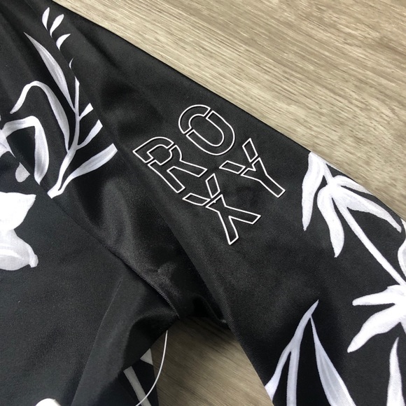 ROXY• Fitness 3/4 Sleeve Back Zip One-Piece - Picture 5 of 11